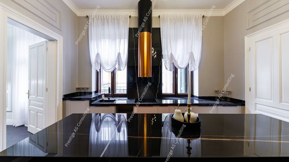 Proprietate rara in Piata Unirii | 140 mp | Cladire monument istoric - Poză 2