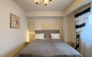 Apartament cu 3 camere, Parcare, P-ta Cipariu  zona Central - Poză 13