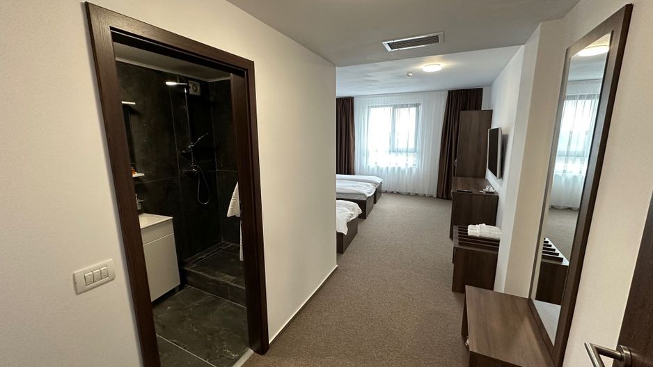 Clădire de închiriat pentru birouri  / clinica - Poză 11