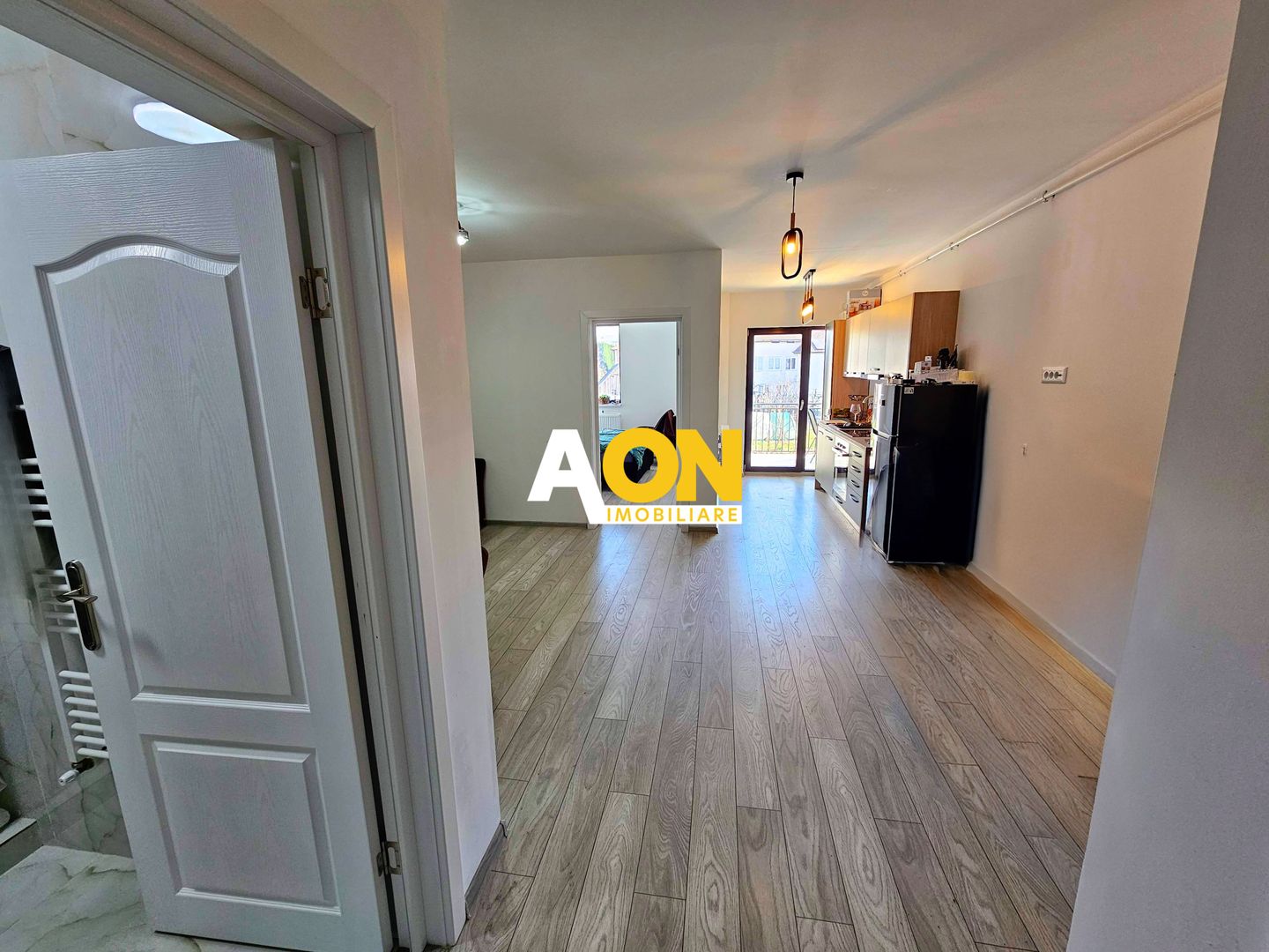 Apartament 2 camere, mobilat, utilat, et. 1, parcare proprie, bloc nou - Poză 3