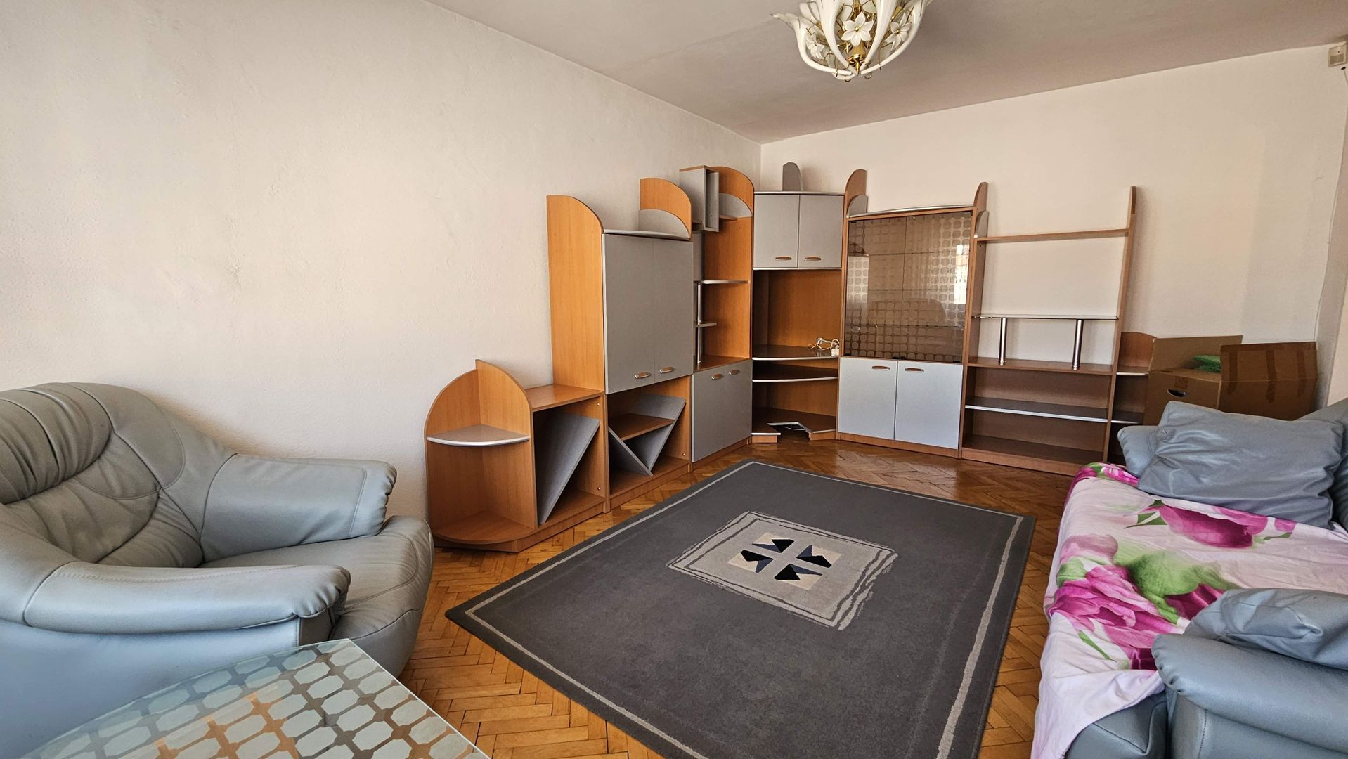 Grivitei ,zona Colinei apartament mobilat si utilat complet - Poză 7