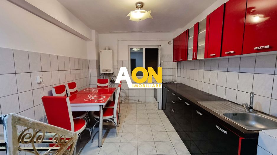 Apartament 3 camere, 2 bai, decomandat, etaj 3,  Cetate, zona Mercur - Poză 1