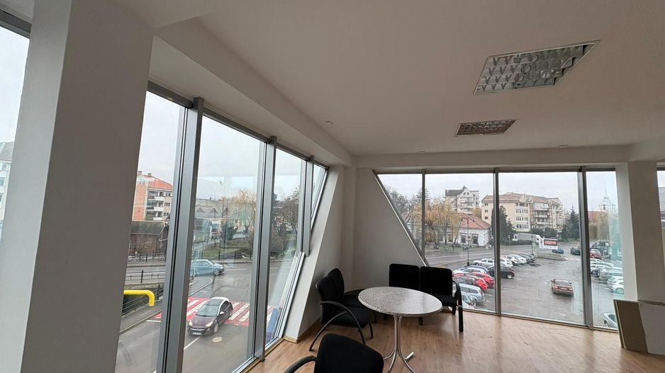 Spațiu de închiriat,ultracentral,Covasna, 152mp, 1000 euro(negociabil) - Poză 6