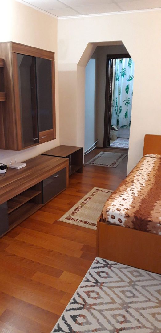 Apartament 2 camere, mobilat și utilat, zona Ultracentral; - Poză 3