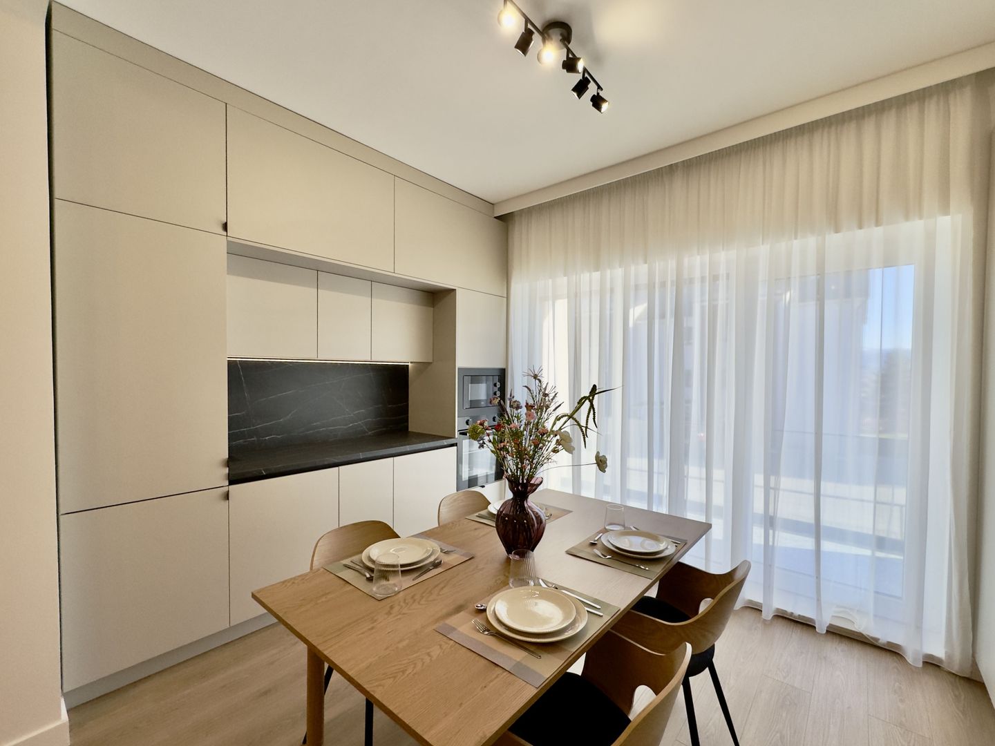 Apartament cu 2 camere, mobilat complet, terasă 18.46 - întabulat - Poză 4