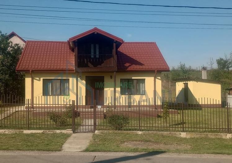 Casă cu 3 camere și teren de 1000 mp, recent renovată, Letcani, Iași - Poză 1
