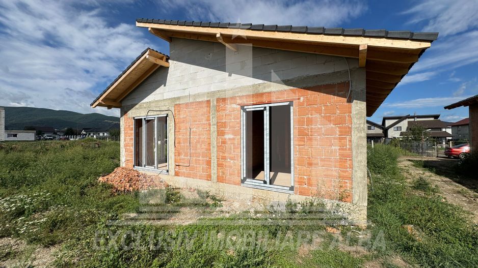 Casa individuala | 1 nivel | 90 mp | 387 mp teren | La rosu | Orizont - Poză 1