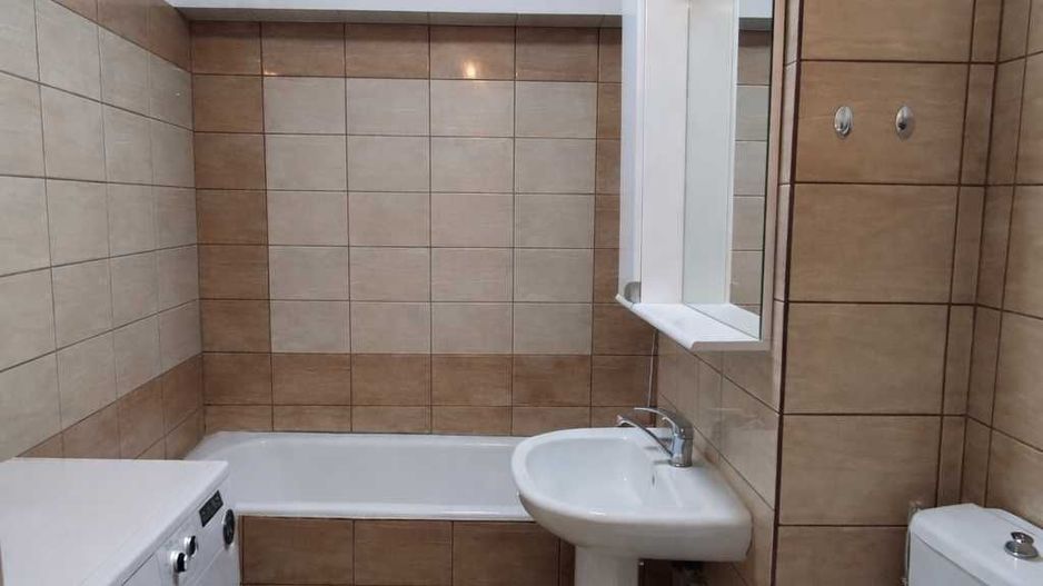Apartament 3 camere metrou Aparatorii Patriei - Poză 1