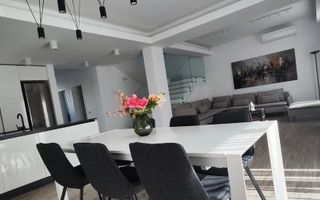 Vila Individuală Elegantă cu 6 camere, Curte Proprie–Padurea Baneasa - Poză 1