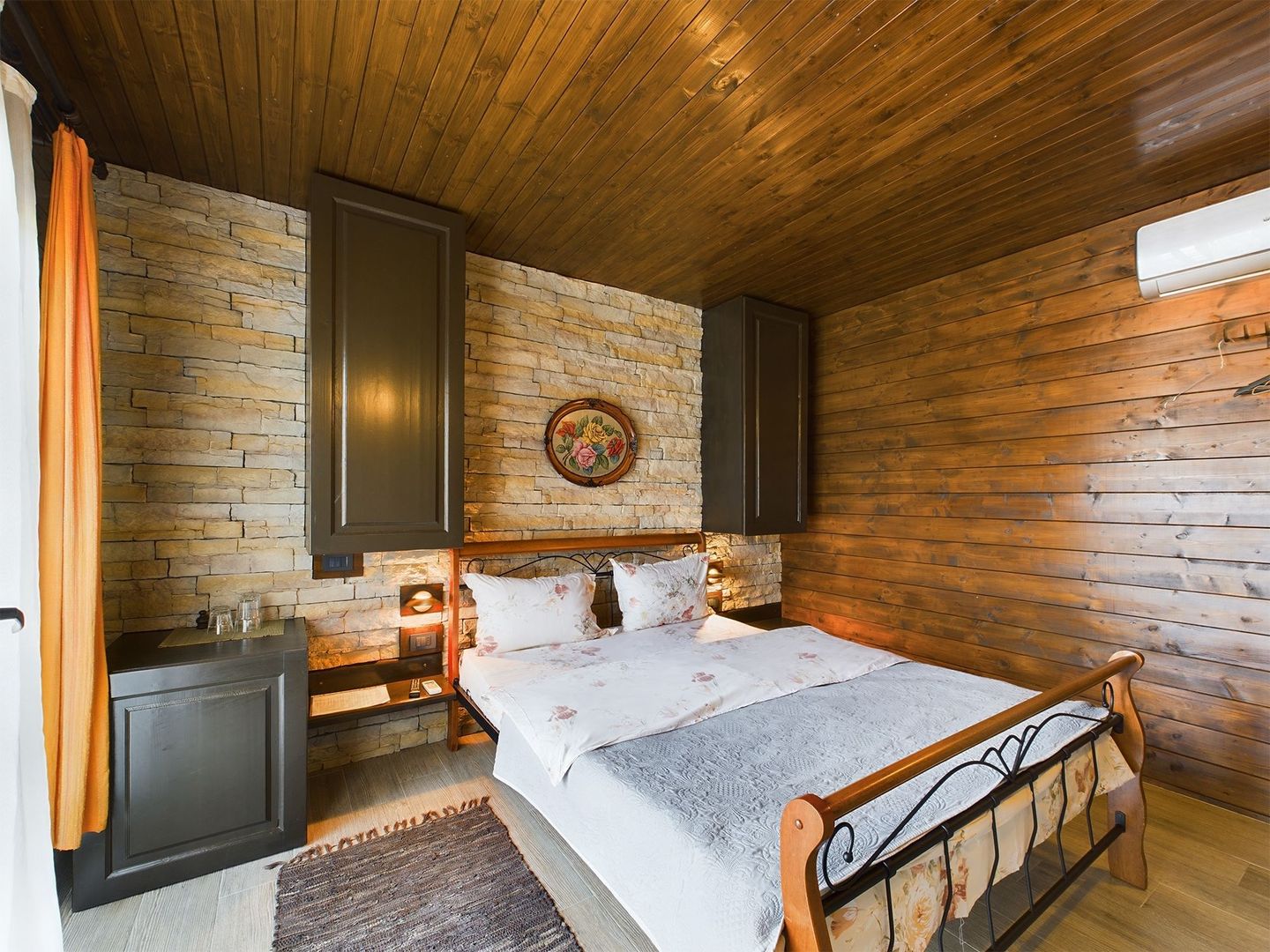 Pensiune de Lux pe Malul Dunării în Dubova - Poză 10