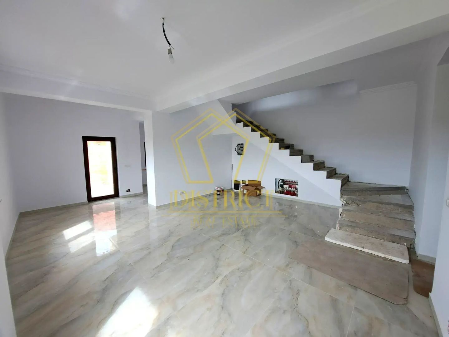 Duplex cu 5 camere, bucatarie inchisa, la cheie | Giarmata Mare - Poză 1
