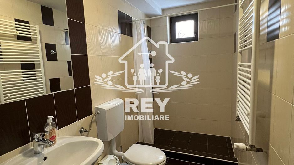 Vila / Hotel de vânzare în Păltiniș - Poză 9