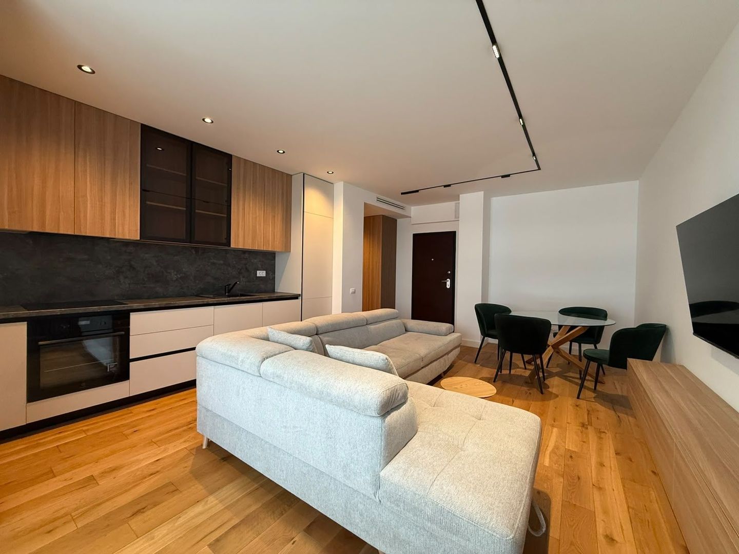 APARTAMENT 3 CAMERE | TERASA | VEDERE LAC - Poză 2