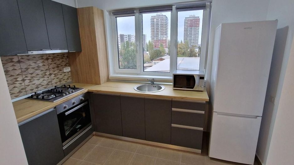 AP. 2 CAMERE APARATORI,LOC  PARCARE , CENTRALA PROPRIE , METROU 7 MIN - Poză 2