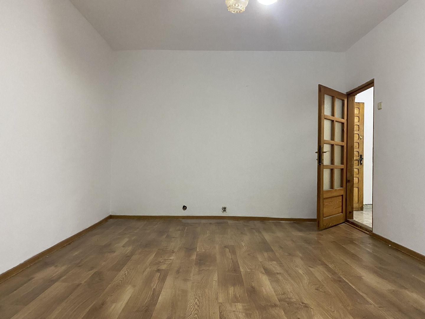 Micro 3, etajul 1! Vanzare apartament cu 3 camere, decomandat - Poză 2