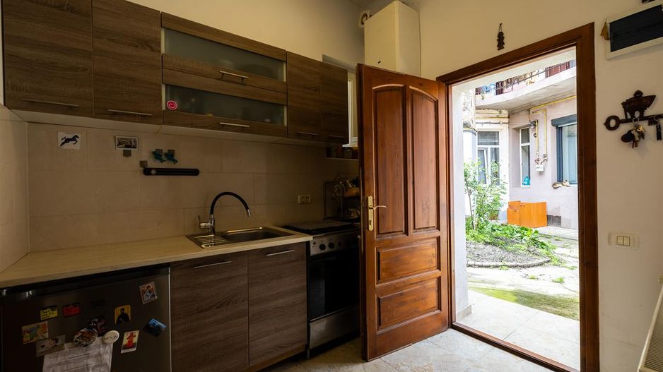 Imobil doua camere in casa+spatiu comercial+teren 270 mp  cu CF separat - Poză 4