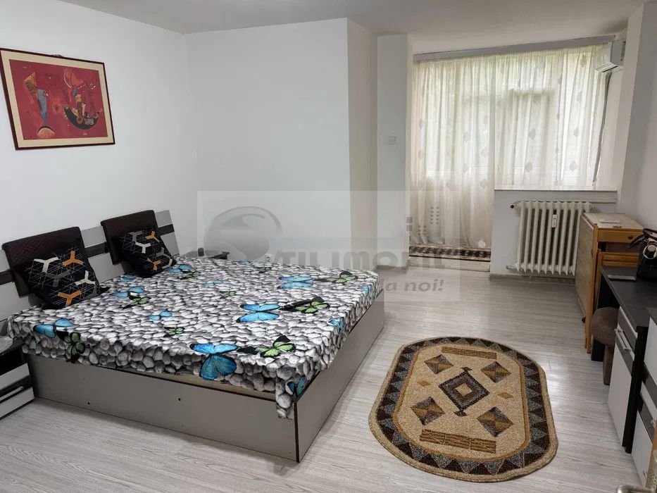 Apartament in Tătărași - 65.700 euro - Etaj 5/9 cu lift - Poză 1