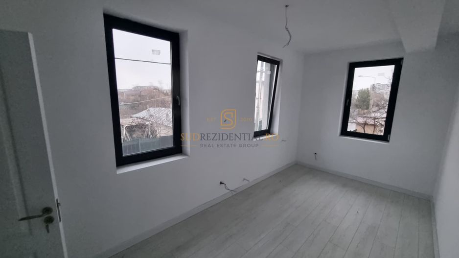 Casă spațioasă de vânzare – Sector 4, Metrou Aparatorii Patriei - Poză 8