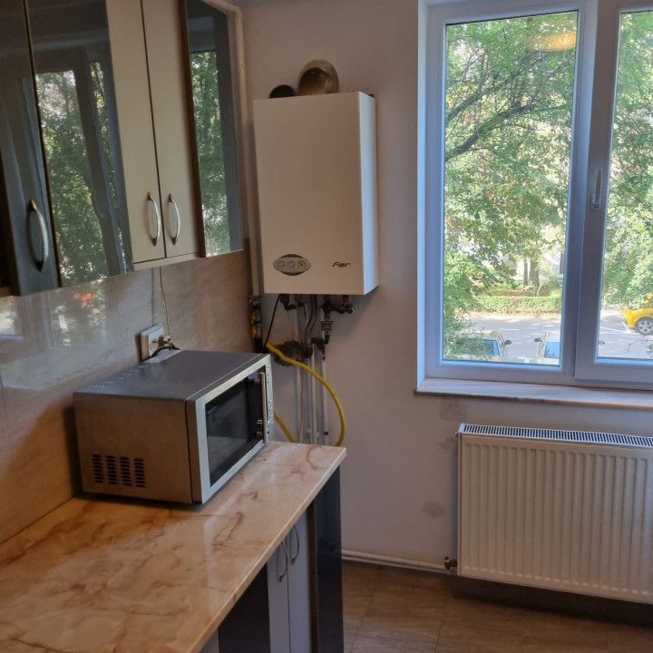 Inchiriere apartament 3 camere, Craiovei, nemobilat - Poză 3