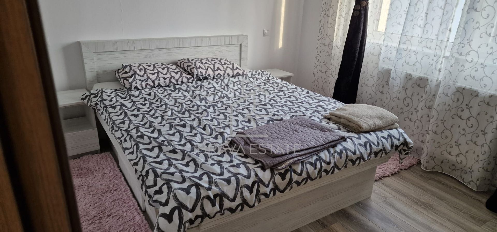Apartament 3 camere, 80mp, mobilat, 2 balcoane, parcare, zona Terra - Poză 2