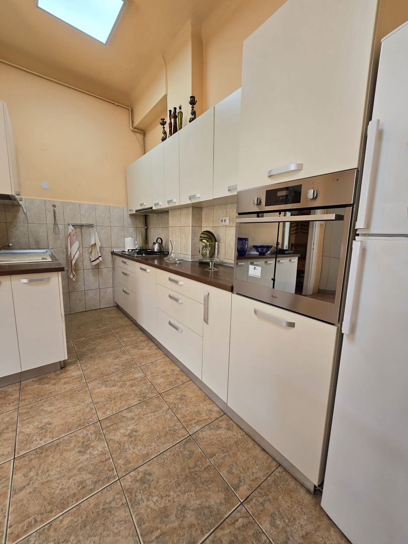 Casă cu grădină in zonă centrală - Poză 9