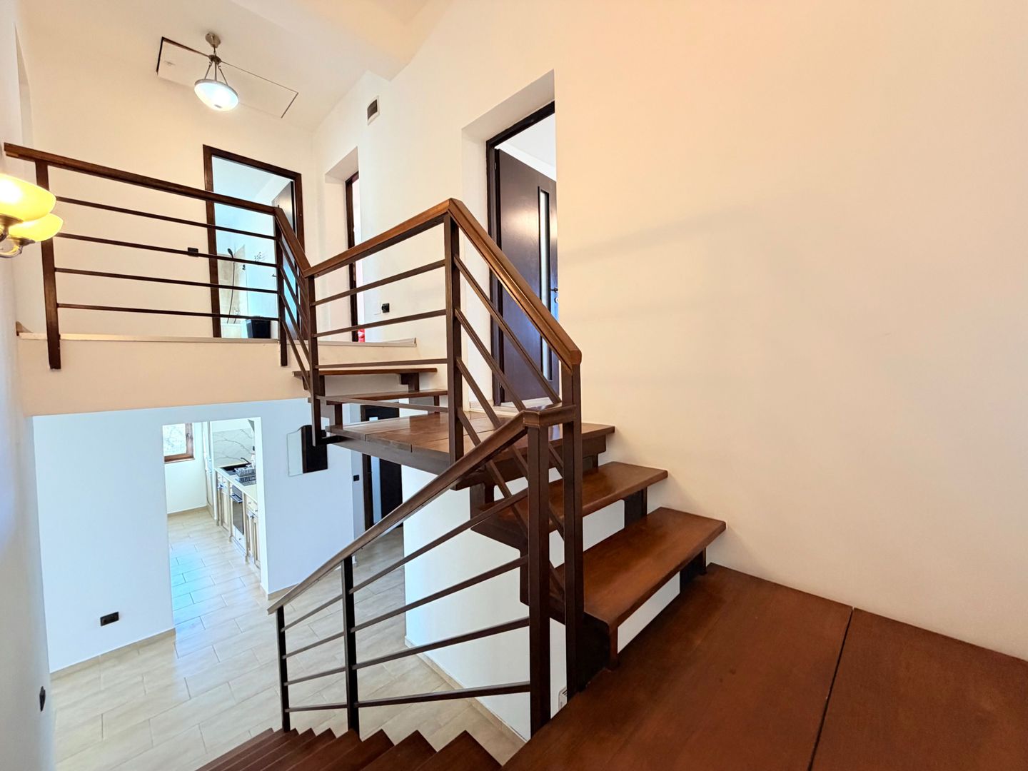 Duplex luminos si spațios, cu garaj, in zona Mehala - Ronat - Poză 9