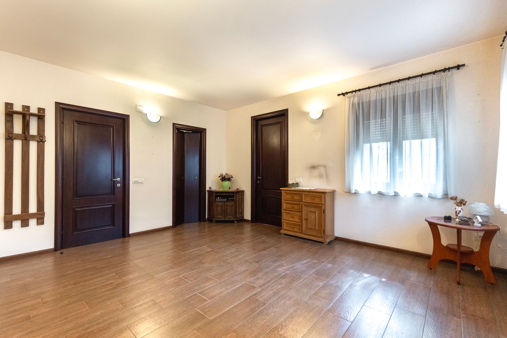 Arhitectura din Piatra si Lemn pe Malul Lacului Mogosoaia - Poză 15
