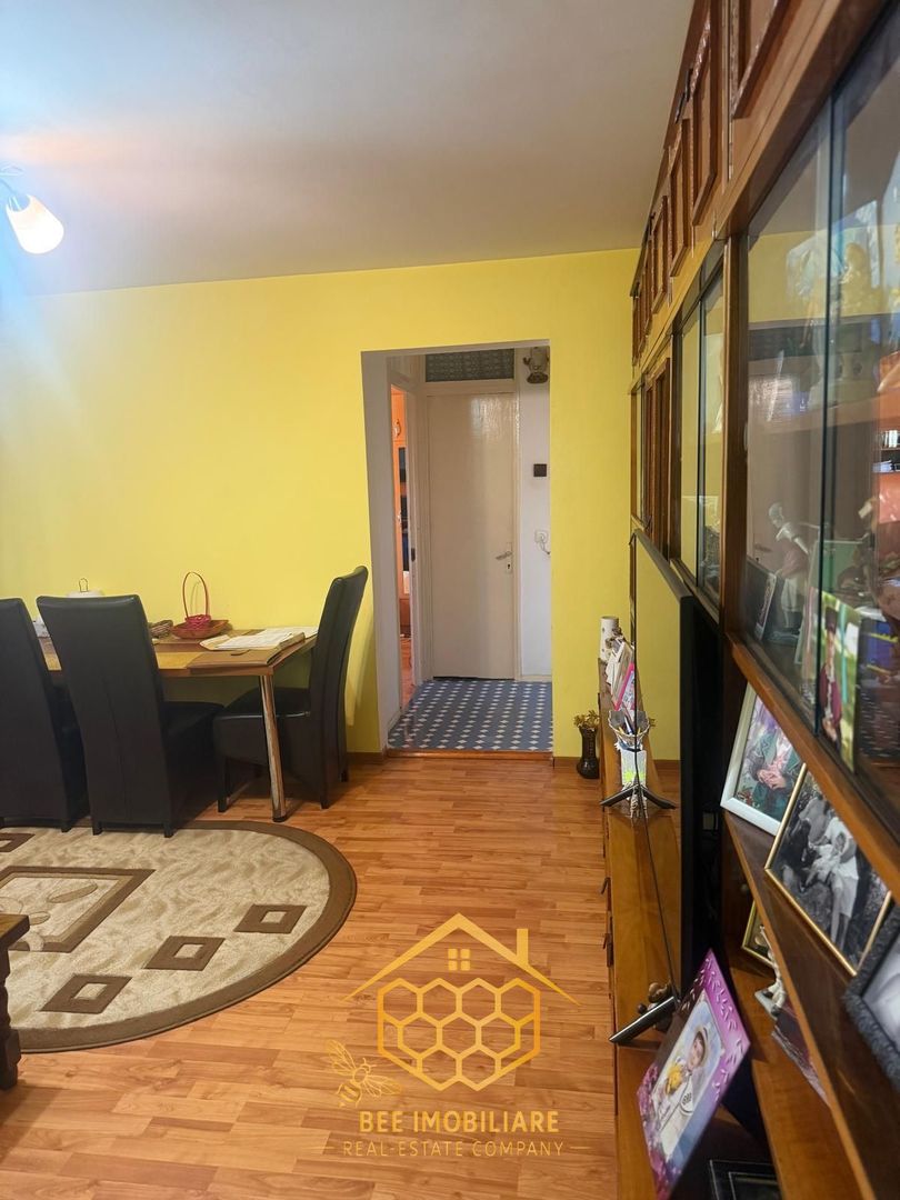 Apartament cu 2 camere transformat in 3 -  spatios - cartier Rovine - Poză 3