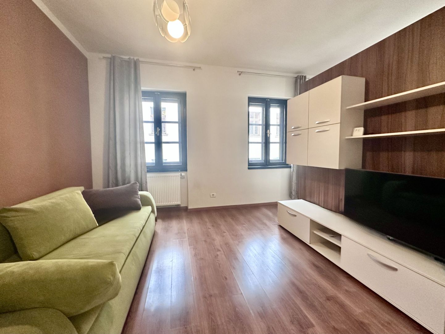 Studio boem de închiriat în zona ultracentrală a Timișoarei - Poză 3