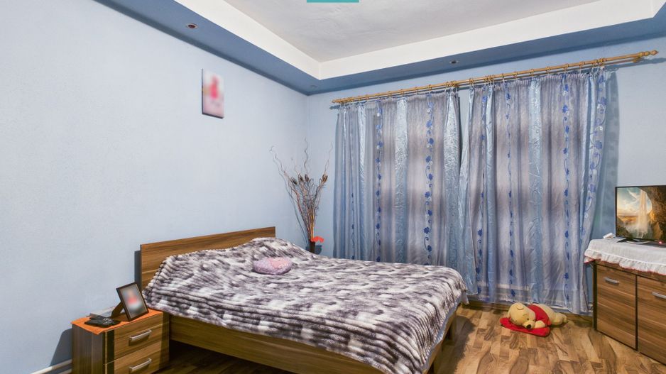 Casă cu 3 camere și teren de 700 mp în Cermei - Poză 3