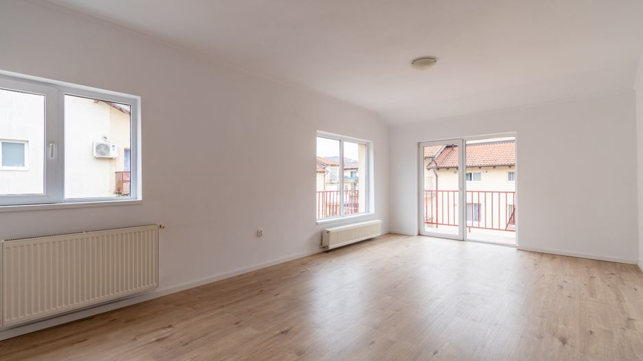 Apartament renovat cu 2 camere + loc de parcare de vanzare Floresti - Poză 1