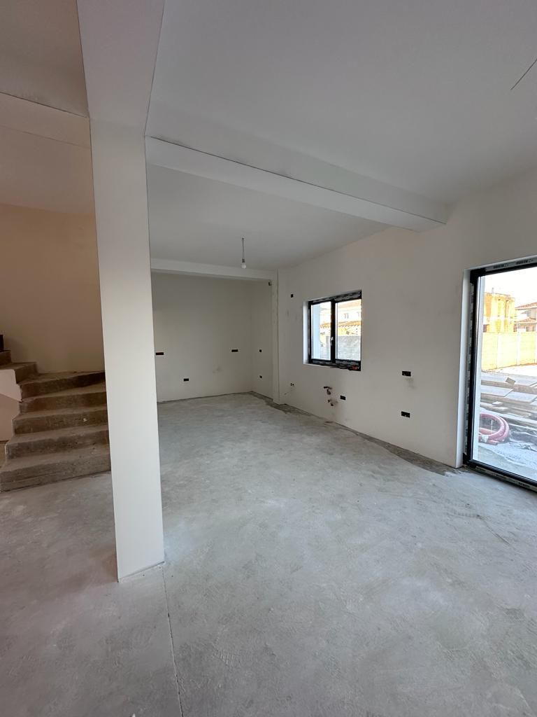 Duplex spatios despatit prin spatiu tehnic - 5 camere - Poză 11