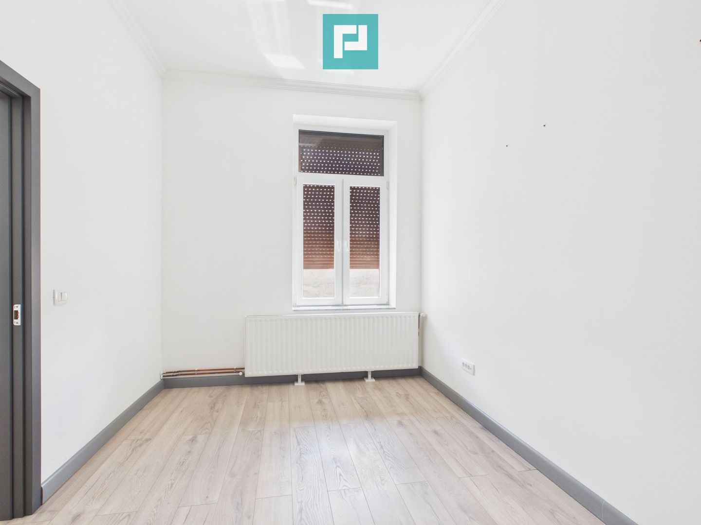 Spațiu central Jiga – birou sau locuință - Poză 6