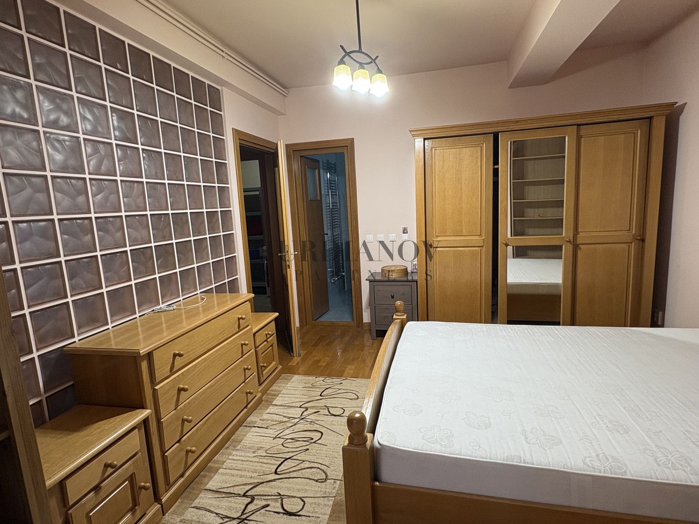 Casă cu 4  camere de închiriat - Vitan - Poză 7