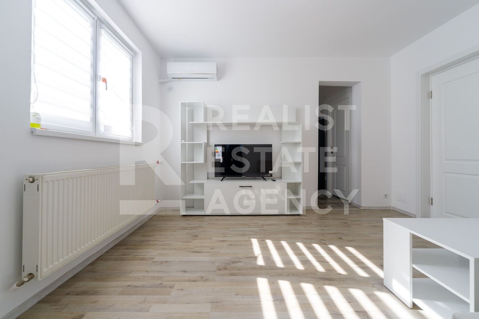 Vânzare, apartament cu 2 camere în zona Drumul Taberei - Poză 2