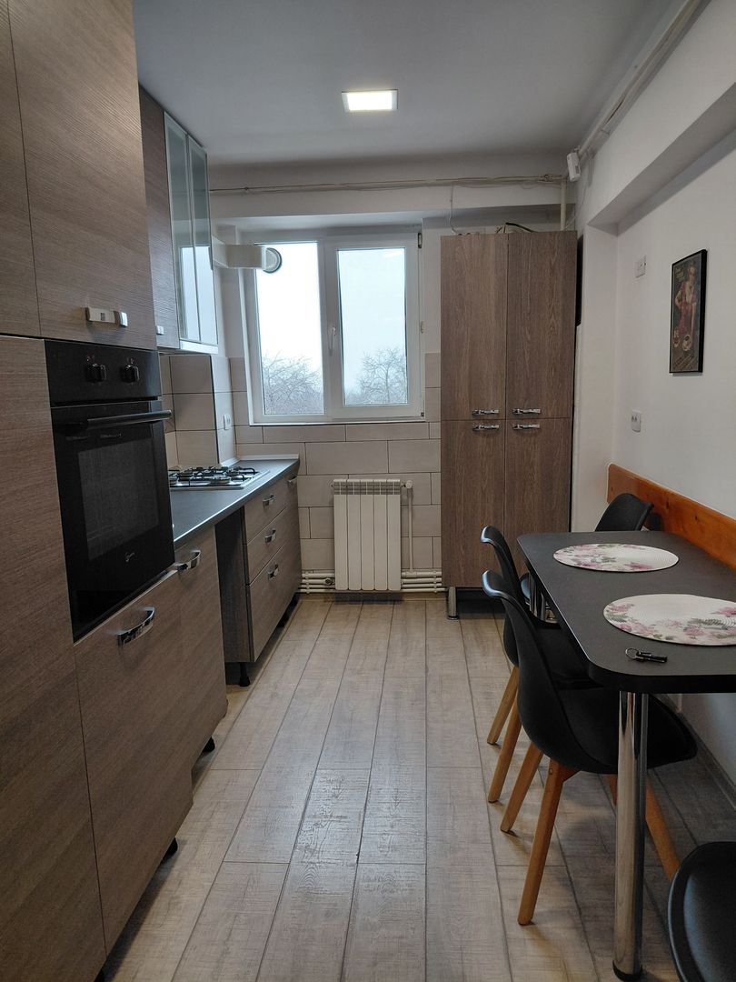 Apartament 4 camere de închiriat – Micro 20,et 1,mobilat si utilat - Poză 6