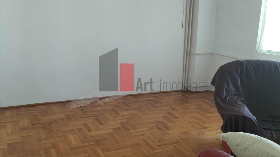 APARTAMENT 3 CAMERE - Poză 1