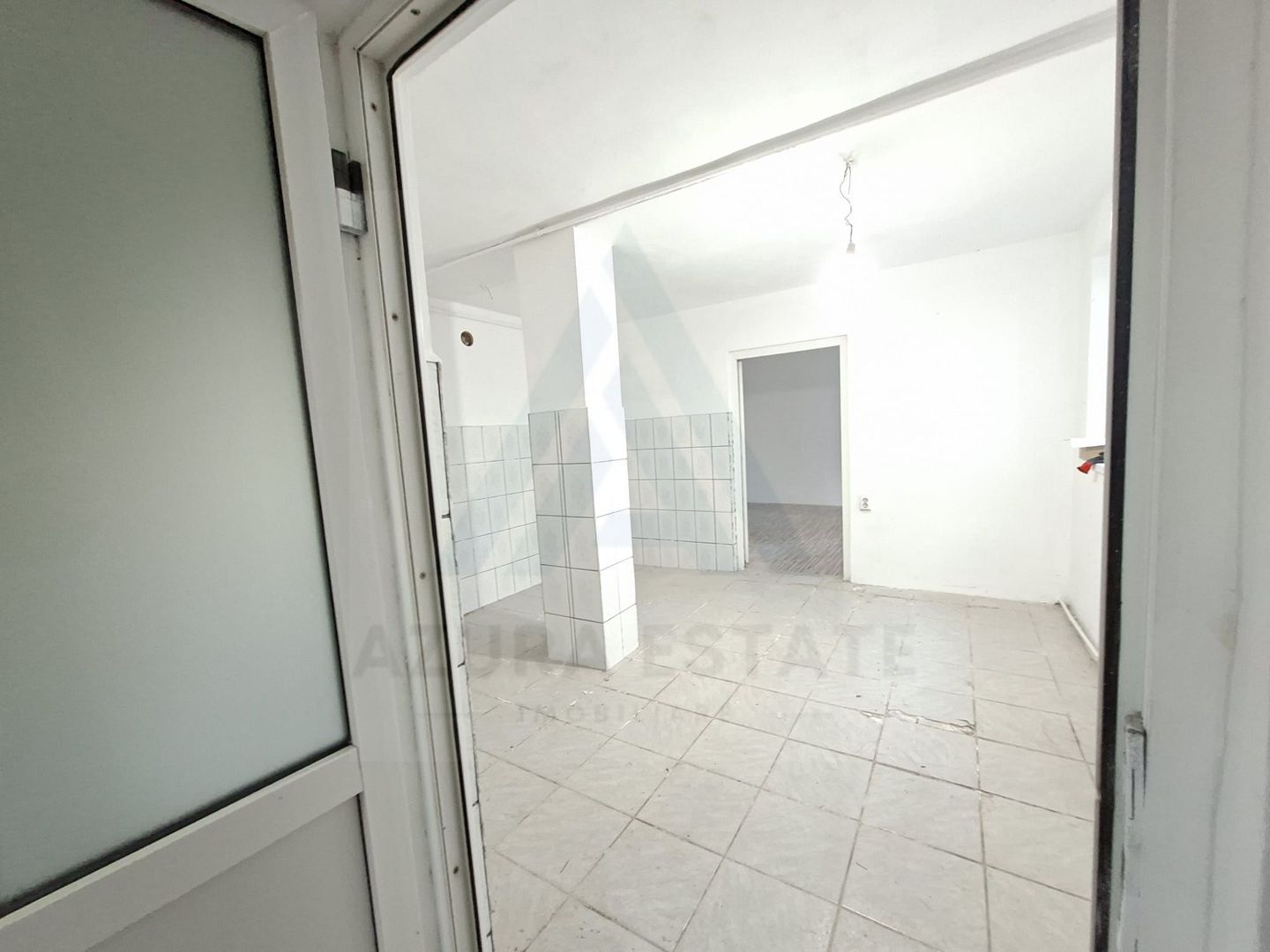 Casa 3 camere baie cu geam pivnita si teren 151 mp in zona Centrala - Poză 1