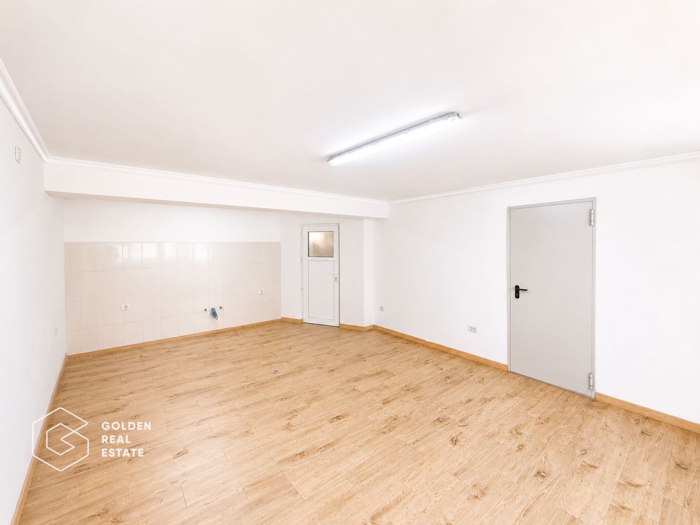 Spatiu pretabil salon infrumusetare, cabinet, 8 camere, Boul Rosu, 200mp - Poză 11