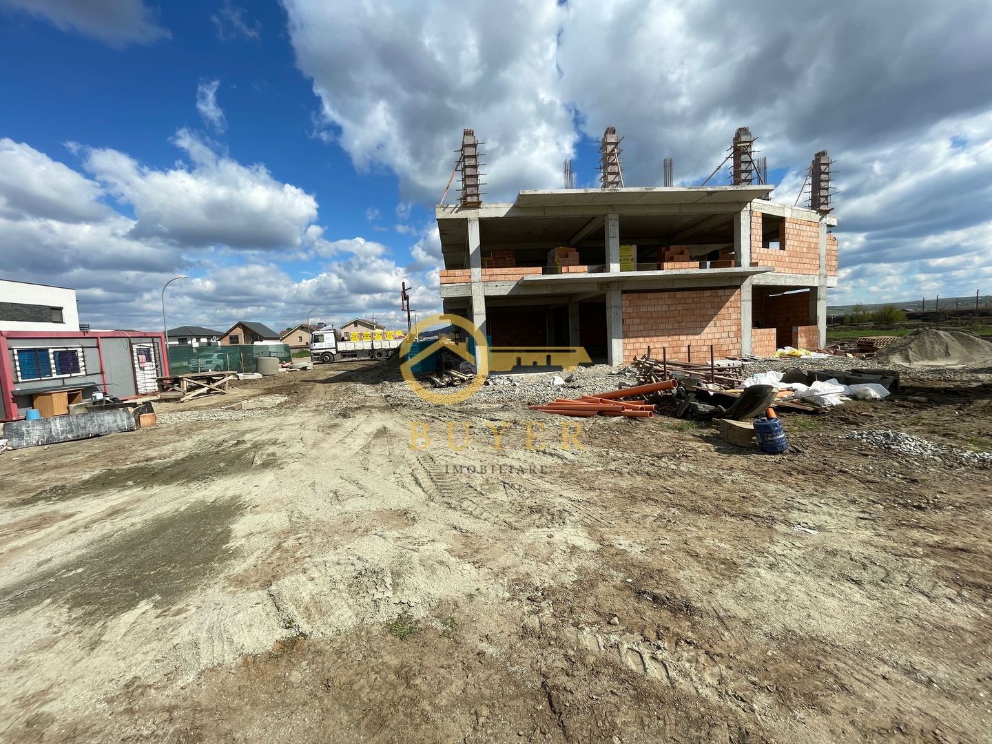 Ap cu 3 camere si 2 balcoane la etajul 1- Selimbar, zona de case - Poză 1