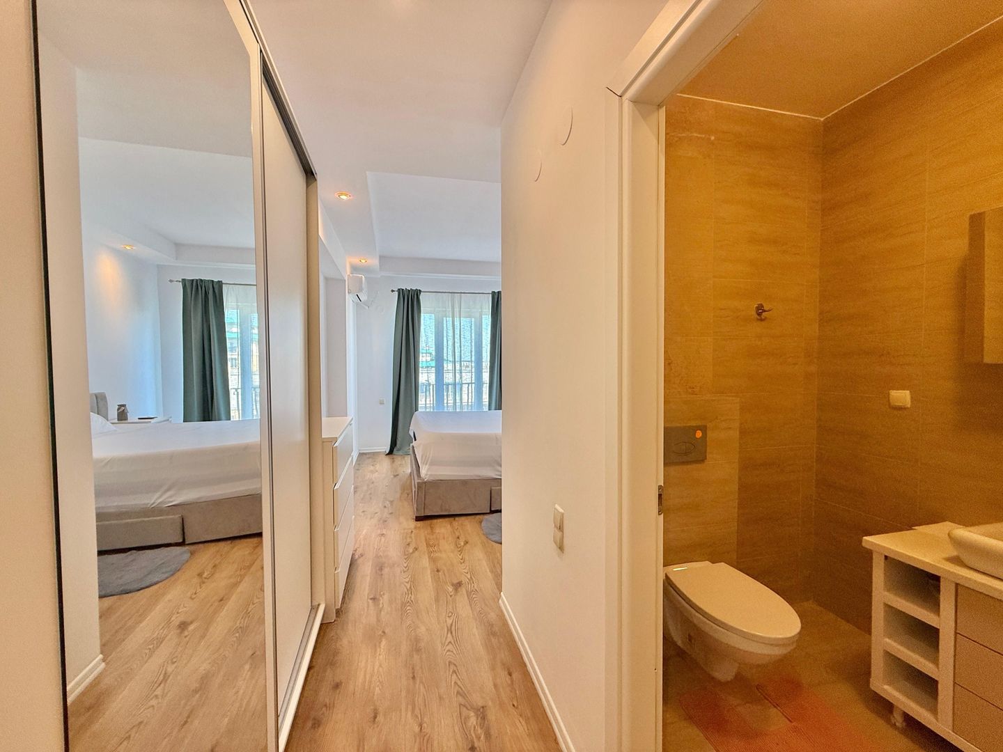 COSMOPOLIS - Apartament cu 3 camere, mobilat si utilat + 2 parcari - Poză 13