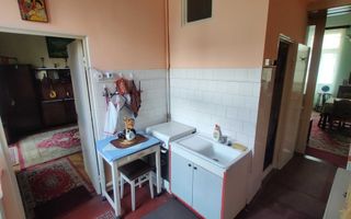 Apartament în casă interbelică, zonă centrală, curte comună și terasa - Poză 4