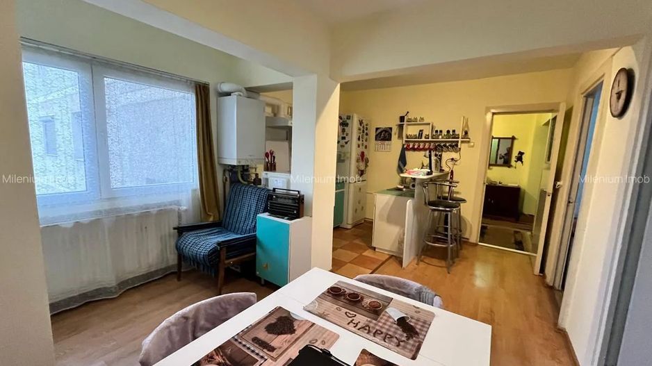 Comion 0%. Apartament trei camere, doua bai, Tractorul. - Poză 3