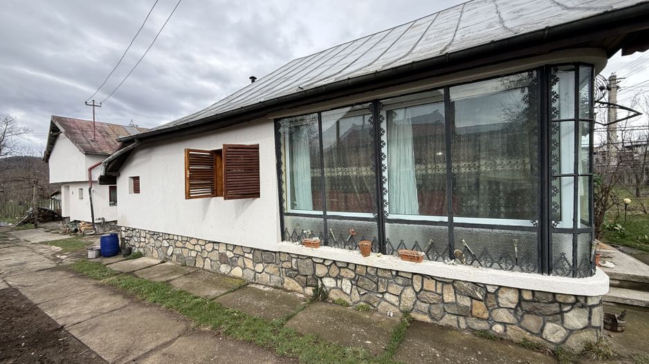 Casă corp C1 84mp + casă corp C2 51mp+garaj+ grădină și teren 889mp - Poză 23