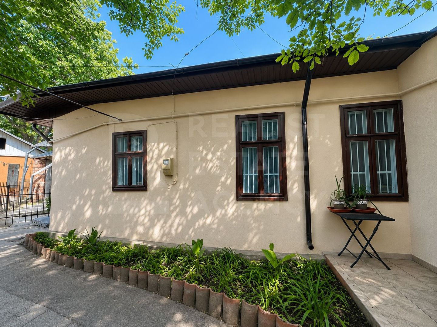 Vânzare, apartament la sol, strada Cojocarilor, Centru - Poză 1