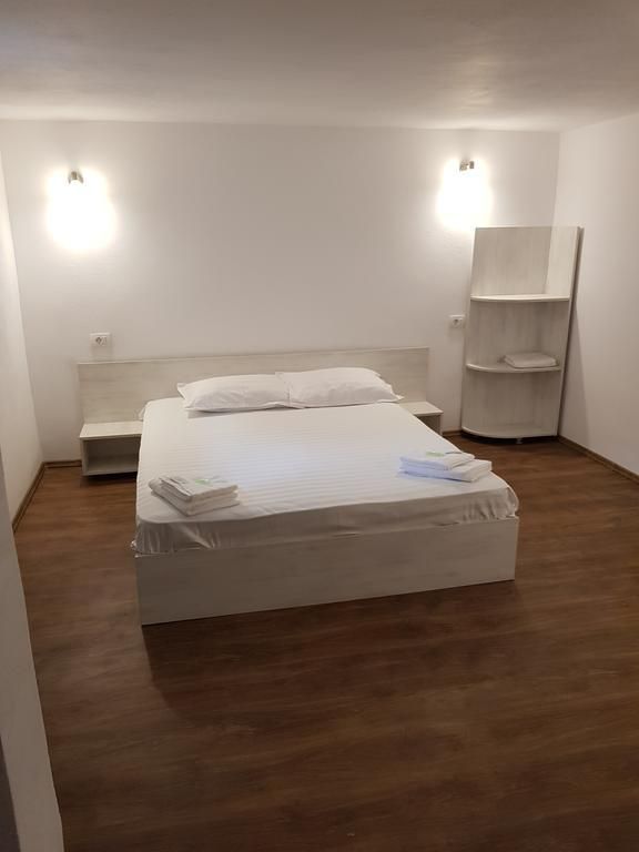 CAzare pentru firme,angajati zona Onix - Poză 2