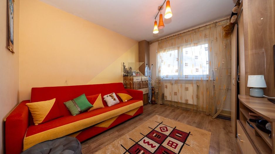 Apartament 3 camere, vedere superbă, Răcădău, str. Carpenului - Poză 11