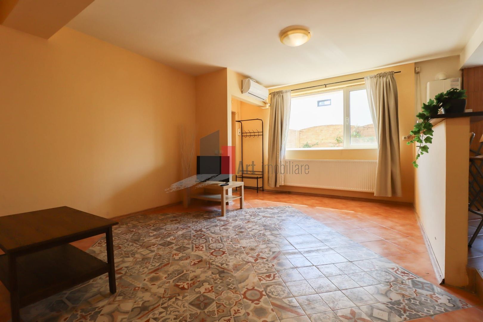 Apartamentul "QETO", bloc cu curte interioara, LIBER - Poză 2