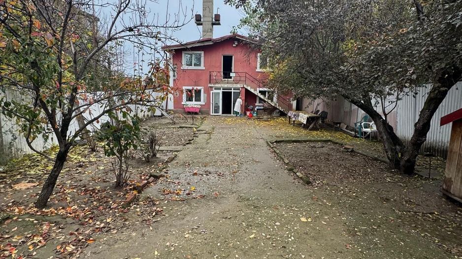 Casă P+M pe strada Tineretului - Poză 2