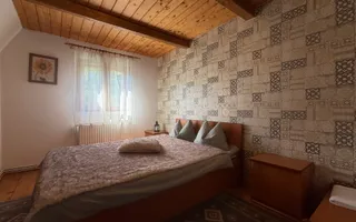 Proprietate cu front la rau si piscina exterioara in Baisoara - Poză 14
